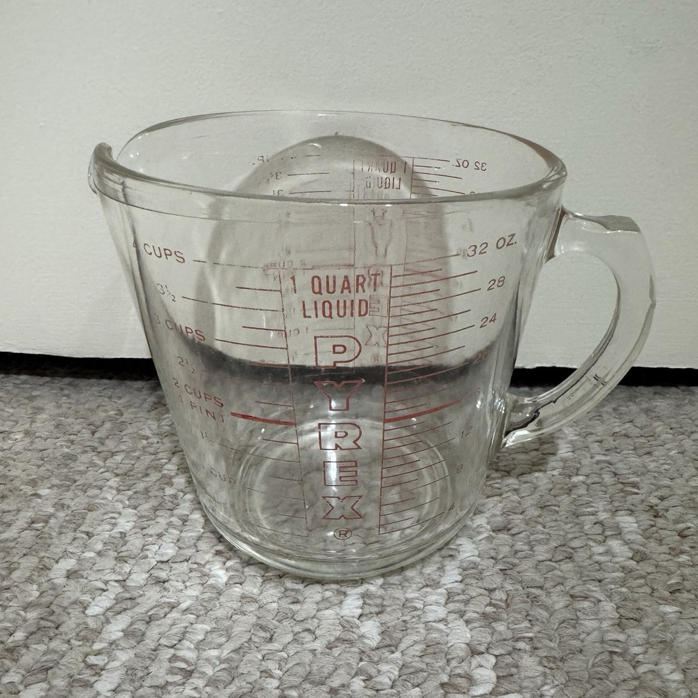 Vintage PYREX 1 Quart/4 Cup Measuring Cup with Red Lettering #532 D Handle USA